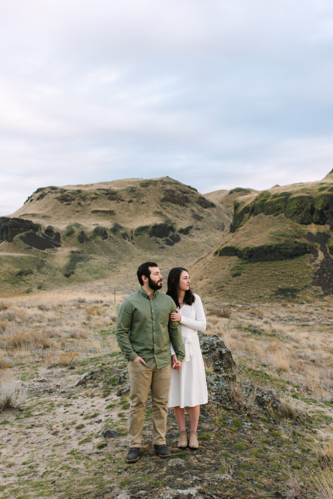 desert engagement photos at Twin Sisters Rock