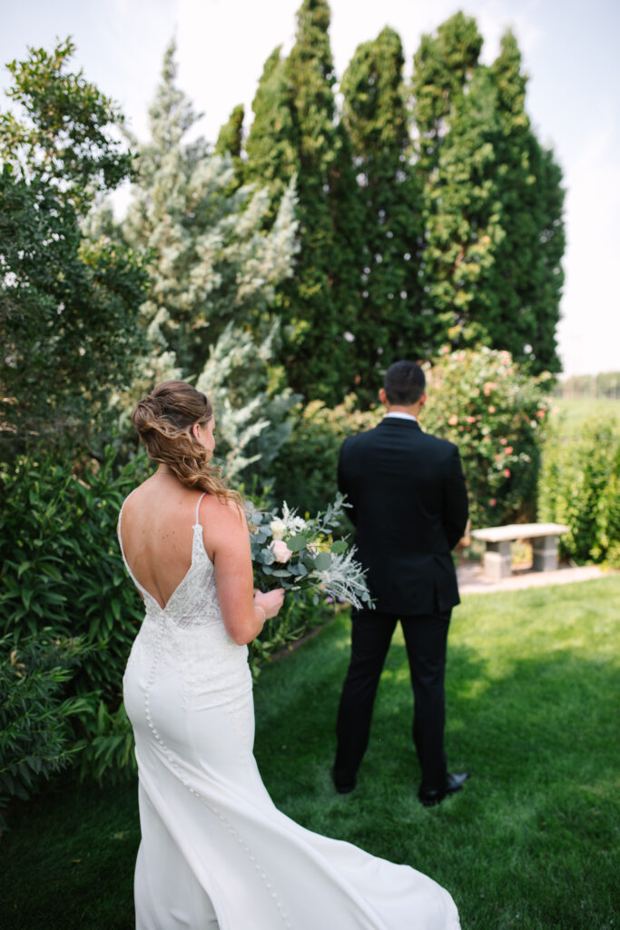 a gorgeous and fun backyard wedding in Oregon