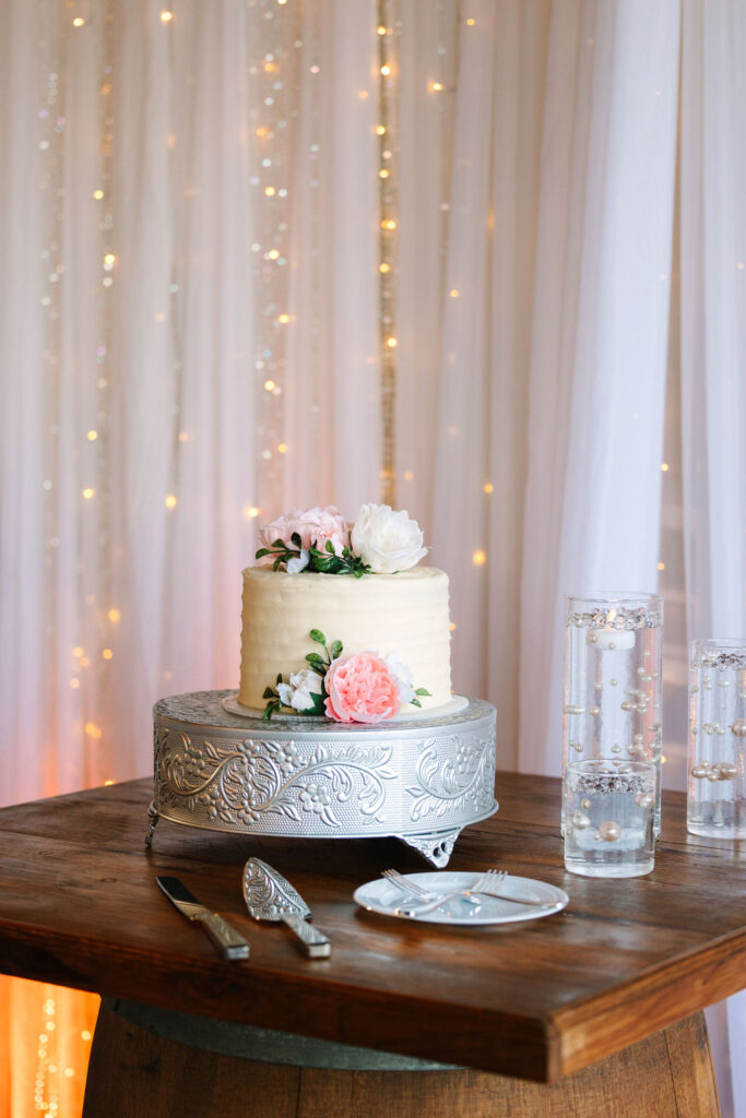simple classy wedding cake