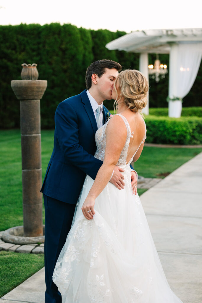 Washington wedding photographer captures a couple at a tri-cities wedding venue